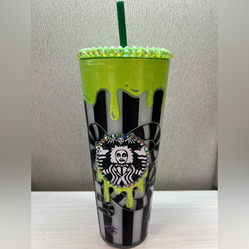 Super cute and spooky Beetlejuice tumblr.